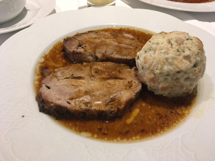 Schweinsbraten mit Knödel