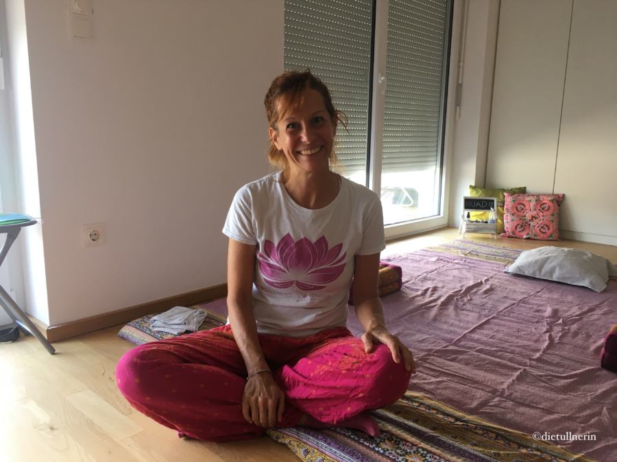 Silvia in ihrem Nuad-Studio, wo die Nuad-Thai-Massagen statt finden.