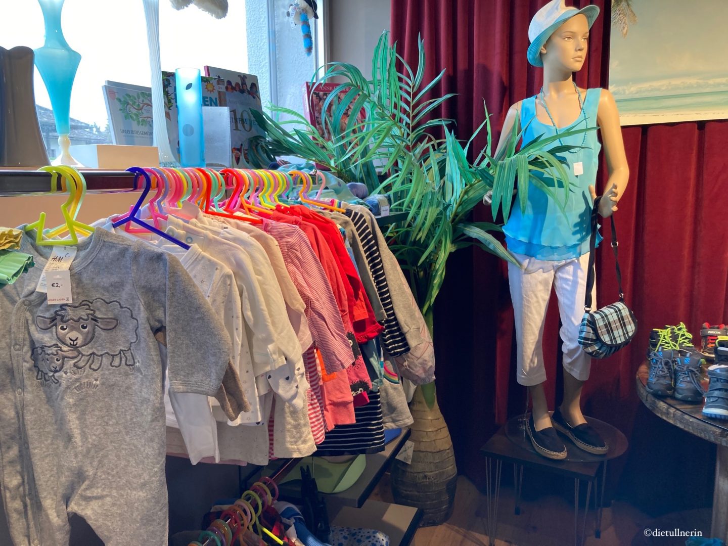 Kinderkleidung bei Henry in Tulln