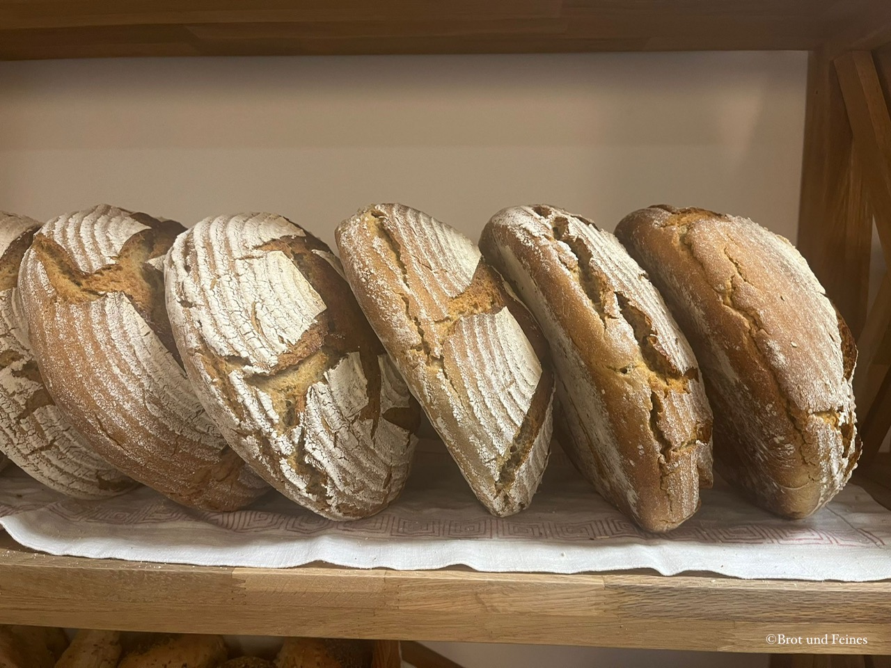 Knusprige Bauernbrote - frisch gebacken von Brot & Feines