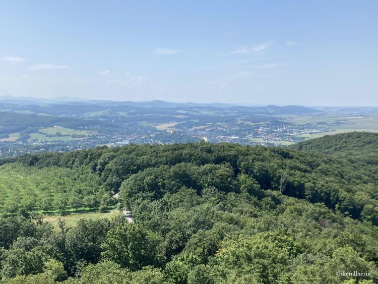 Blick auf die Voralpen von der Aussichtswarte am Buchberg